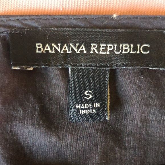 Gorgeous blouse boat neckline, embroidered with lace Banana Republic small NWOT - Picture 13 of 16